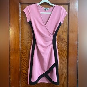 Women’s pink and black Crave Fame by Almost Famous Short Sleeve Dress